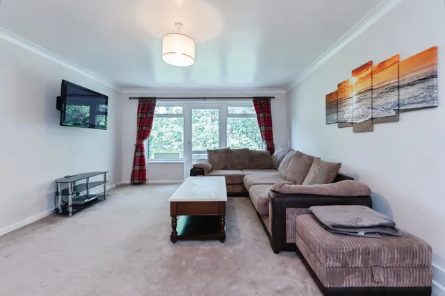 Photo 3 — Aldridge Road, Ferndown
