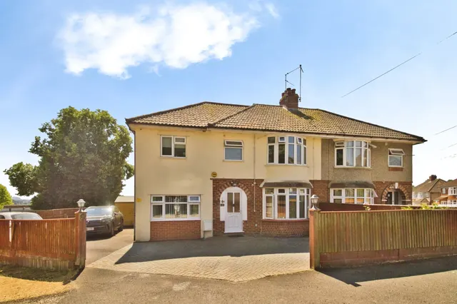 Glenthorne Avenue, Yeovil, photo 1