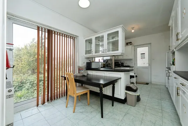 Alderton Crescent, London, photo 1