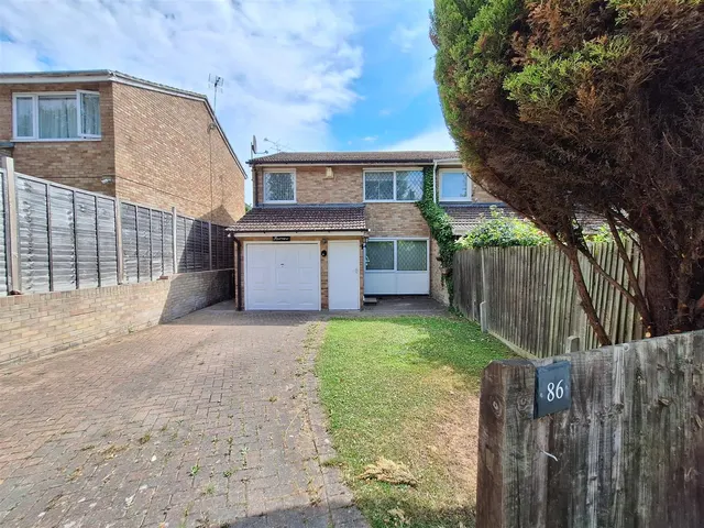 Lowfield Road, Caversham Park Village, RG4, photo 1