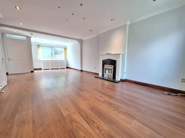 Lowfield Road, Caversham Park Village, RG4, photo 2