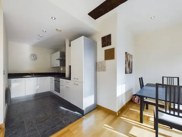Salts Mill Road, Shipley, BD17, photo 2