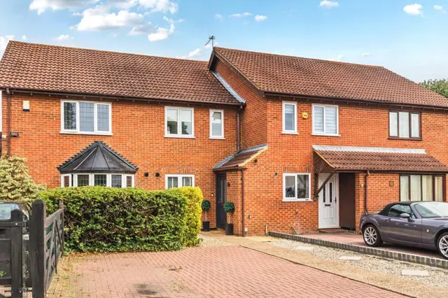 2 bedroom house, Bryony Way, Sunbury-on-Thames, TW16