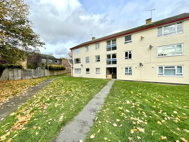 Montgomery Road, Farnborough, Hampshire, GU14 0BA, photo 1