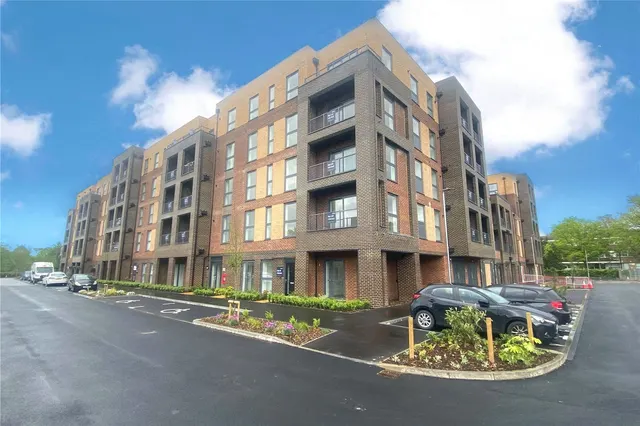 Moorfield Place, Farnborough, Hampshire, GU14 7HP, photo 1