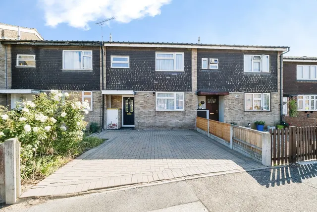 Theydon Gardens, Rainham, RM13, photo 1