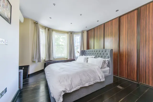 Photo 3 — 3 Leinster Mansions, 1 Langland Gardens, London
