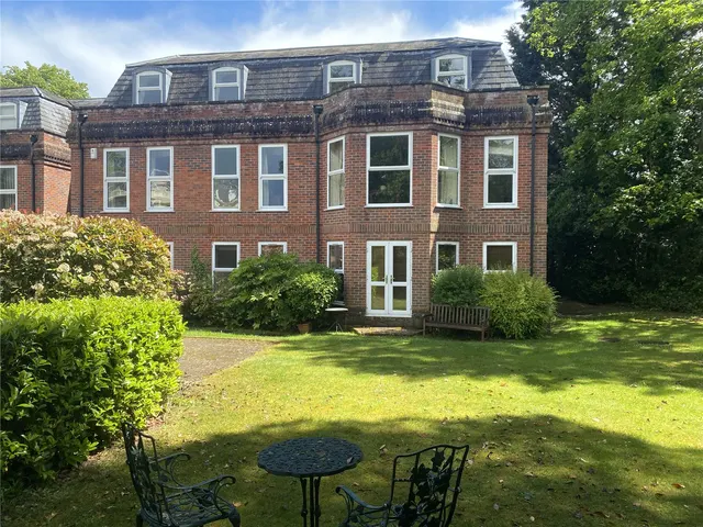 Burfield Road, Old Windsor, SL4, photo 2