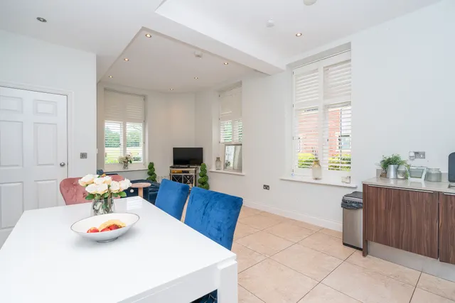 Photo 3 — Flat 12, Jfk House, Bushey