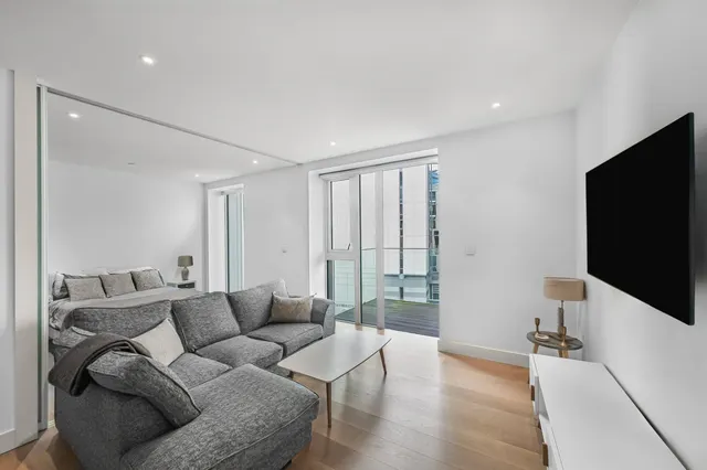 Vaughan Way, London, E1W, photo 1