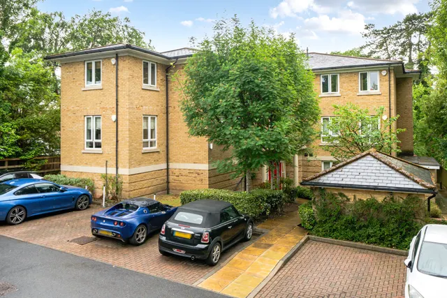 Tupwood Lane, Caterham, CR3, photo 1