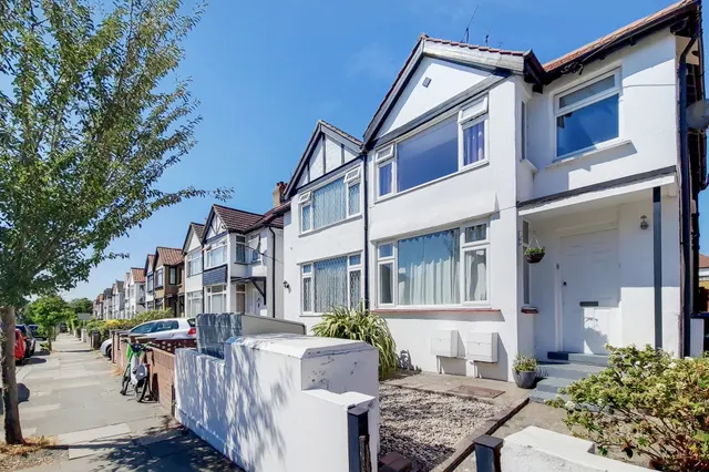 Beresford Avenue, London, W7 3AP, photo 1