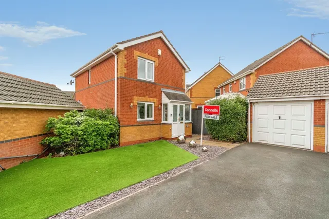 St. Helens Avenue, Tipton, DY4, photo 1