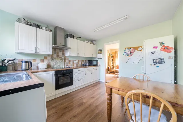 Paddock Close, Enford, SN9, photo 2