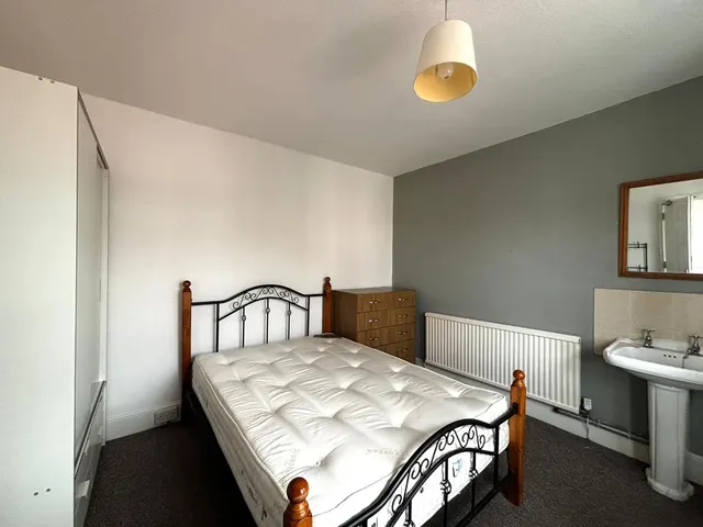 Photo 2 — 71 Shirley Park Road, Southampton, SO16 4FW