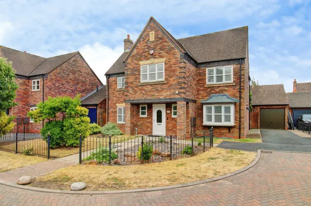 Mitchell Close, Lichfield, WS13, photo 1