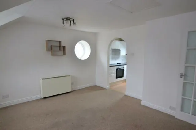 Castle Hill Court, PL31, photo 3