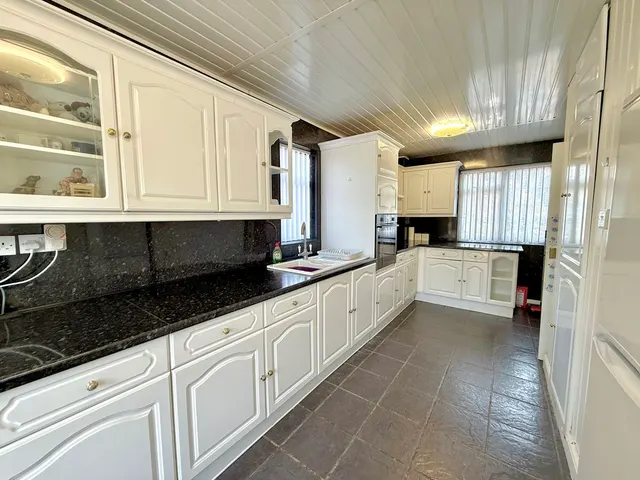Photo 3 — Amhurst Road, Luton LU4 0QT