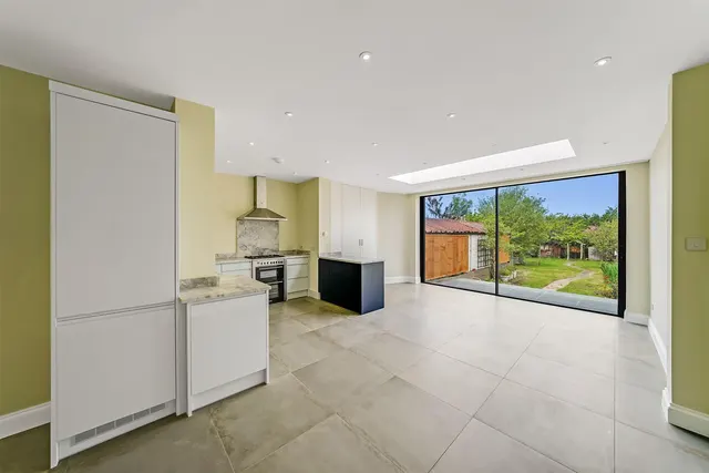 Photo 2 — Silverthorn Gardens, North Chingford, E4 8BP