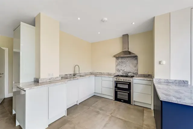 Photo 3 — Silverthorn Gardens, North Chingford, E4 8BP