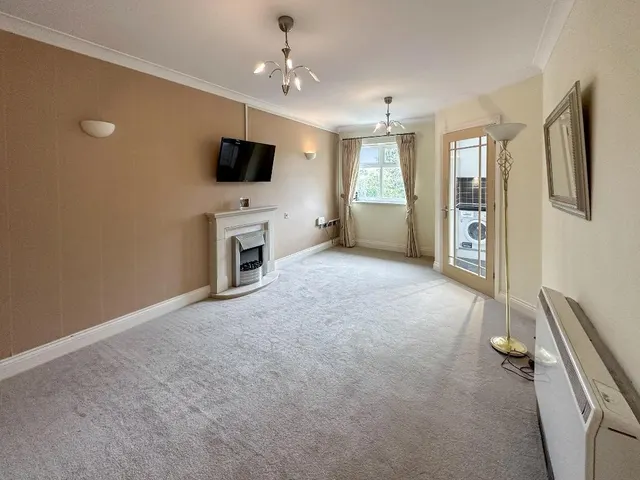 Wren Court, Warlingham, photo 2