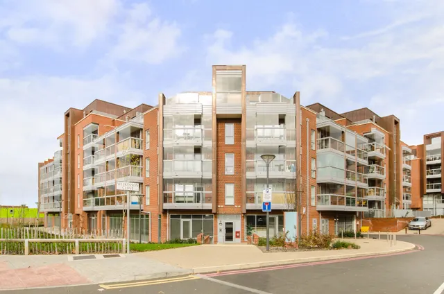 Flat 24, Burnell Building, 1 Wilkinson Close, London, photo 1