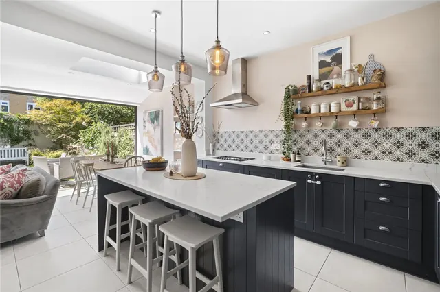 Topsham Road, London, SW17, photo 2
