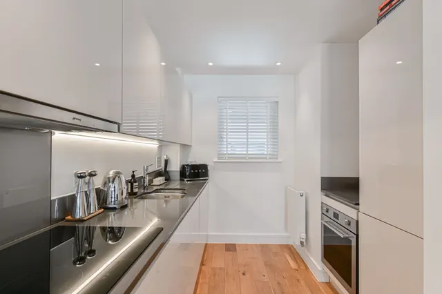 Photo 3 — Flat 33, 10 Fairbourne Road (25%), LONDON