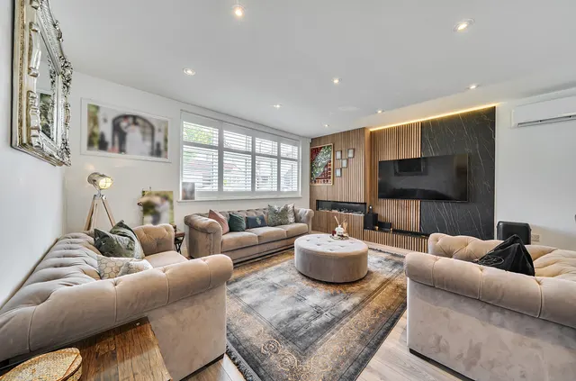 Photo 2 — Crombie Road, Sidcup, DA15 8AU