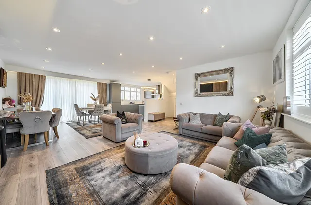 Photo 3 — Crombie Road, Sidcup, DA15 8AU