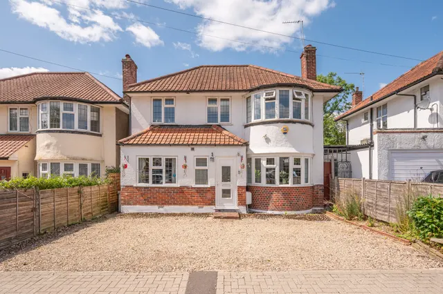 London, NW7, photo 1