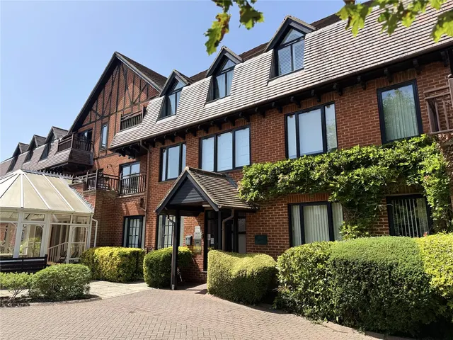Hartford Court, Hartley Wintney, Hampshire, RG27 8PQ, photo 1