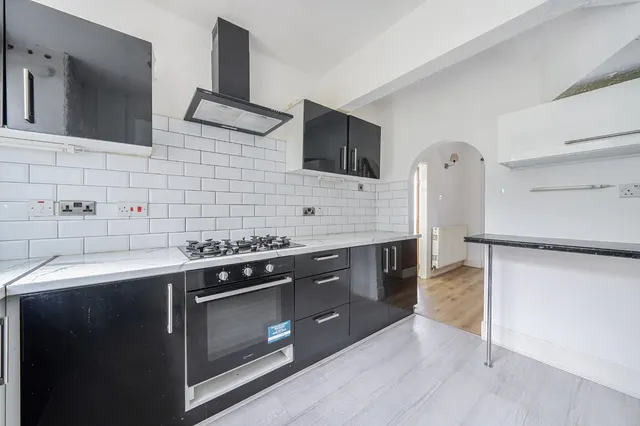 Castle Lane, Solihull, B92, photo 3