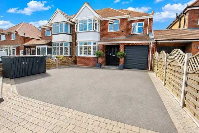 Causey Farm Road, Halesowen, photo 1