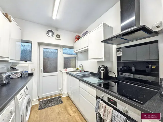 Rhuddlan Road, Rhyl, LL18, photo 3