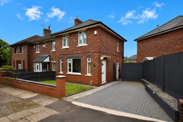 Hall Street, Royton, OL2, photo 1