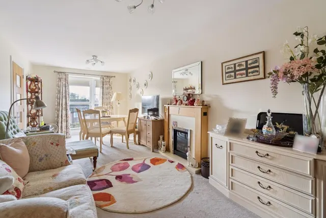 Photo 2 — Marlow Road, Bourne End SL8 5SE