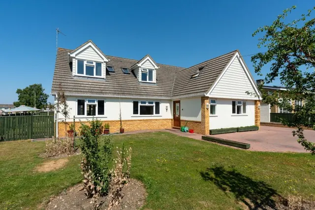 Monument Road, Chalgrove, OX44, photo 1
