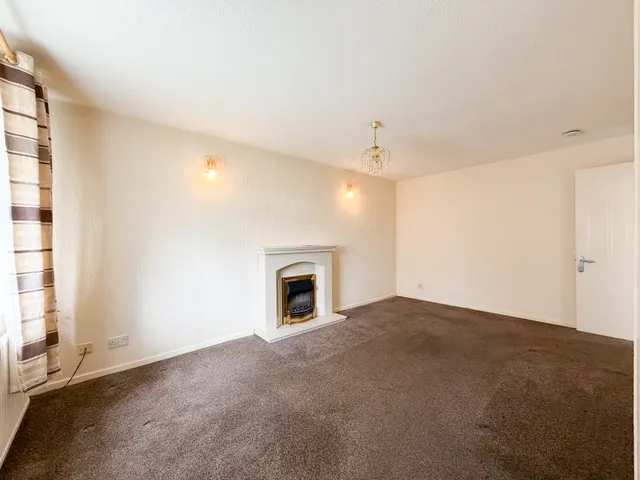 Dovestone Crescent, Dukinfield, SK16, photo 3