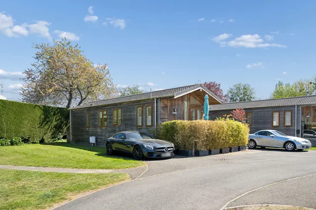 Henley Road, Marlow SL7 2DX, photo 1