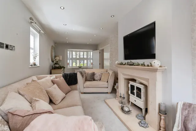 Photo 2 — Greengates Close, Great Leighs, Chelmsford