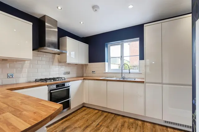 Photo 3 — Greengates Close, Great Leighs, Chelmsford
