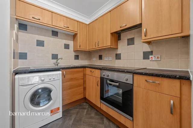 Photo 2 — Brambledown Road, Wallington