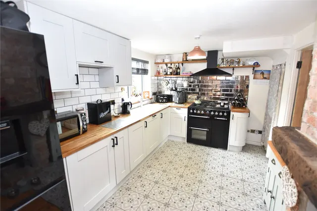 Photo 3 — Pinehurst Avenue, Farnborough, Hampshire, GU14 7LL