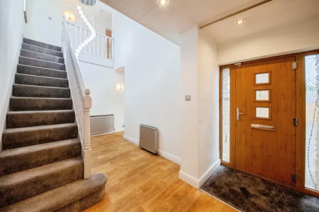 Rotherham Road, Barnsley, S71, photo 2