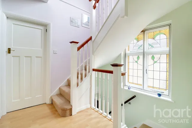 South Lodge Drive, London, N14, photo 2