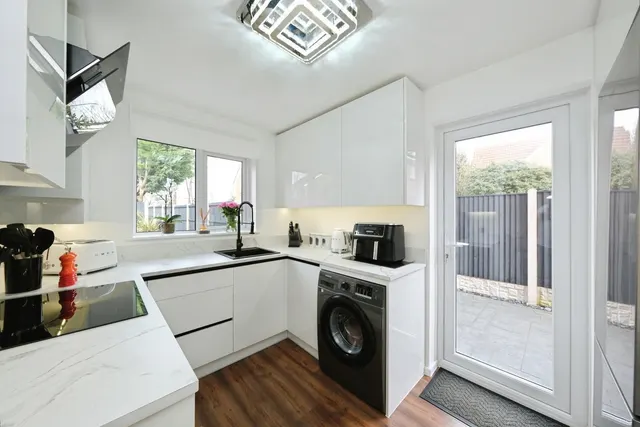 Japonica Drive, Nottingham, NG6, photo 3