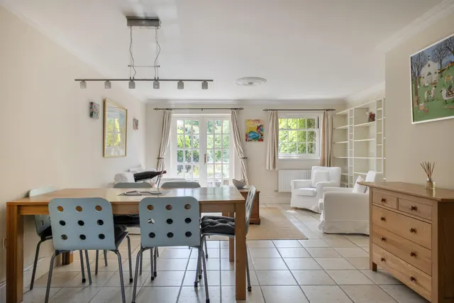 The Mews, Devizes, SN10, photo 3