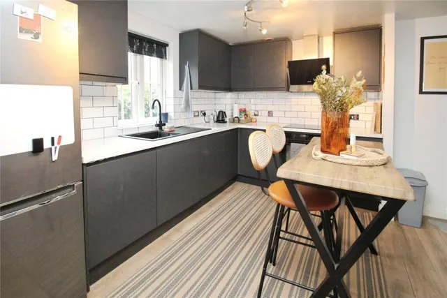 Tenby Grove, Kingsmead, MK4, photo 3