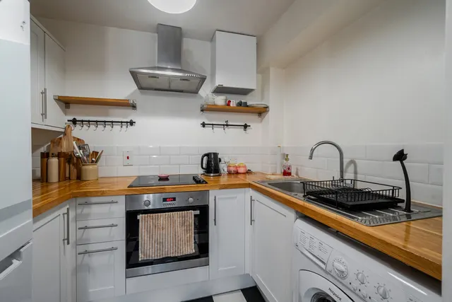 Photo 3 — Tarragon Grove, SE26